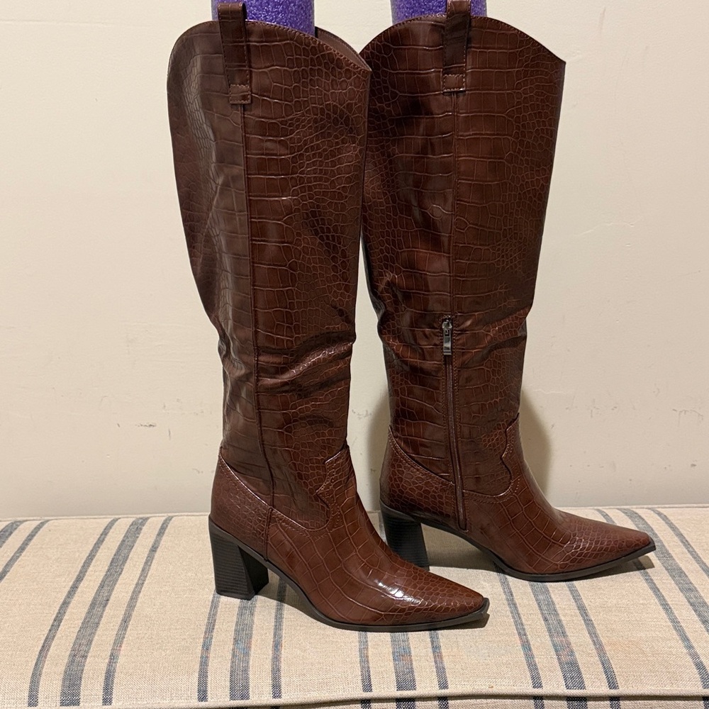 Isnom Elegant Brown Croc-Embossed Heeled Boots - Picture 3 of 10